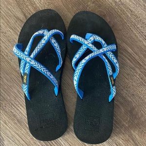 Teva Olowahu sandals NWOT